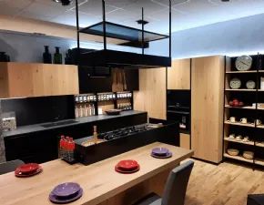 Cucina Time laccato nero e legno moderna altri colori ad isola Frighetto scontata 47%