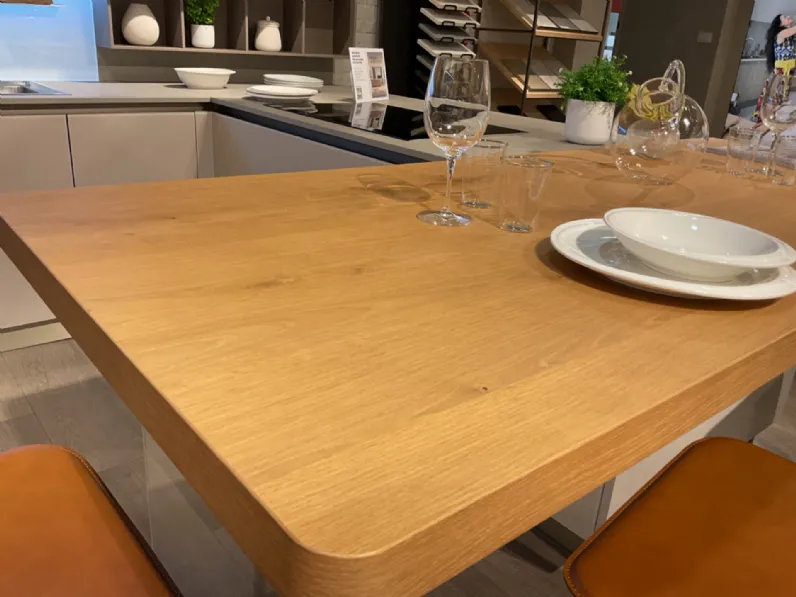 Cucina con penisola in vetro a prezzo ribassato 50%