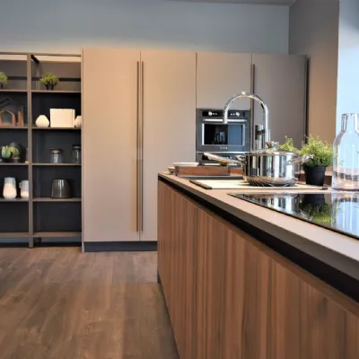 Cucina tortora moderna ad isola Kal Arredo3 in offerta