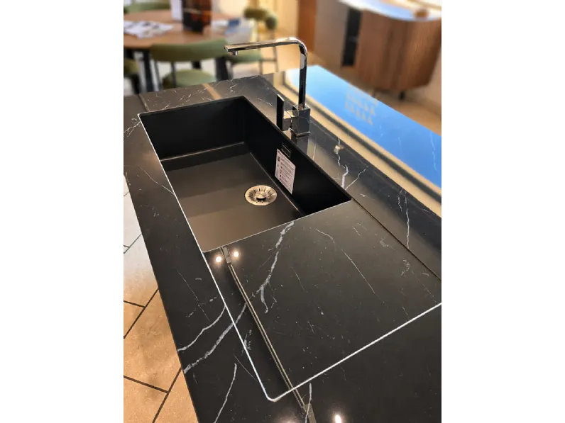 Cucina con isola Artec Cucina modello lungomare  SCONTATA 54%