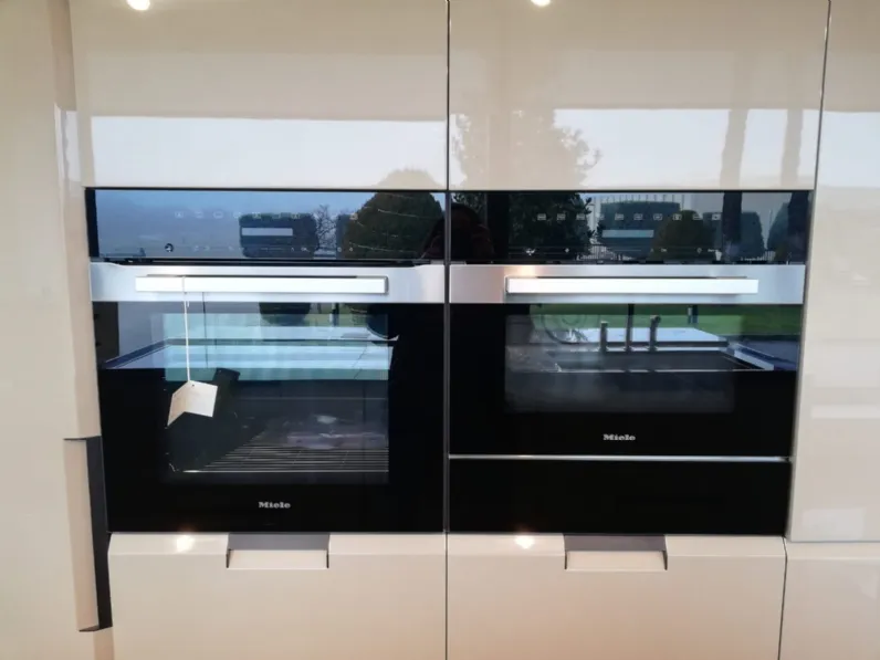 Cucina a prezzo ribassato con isola moderna Shape Poliform