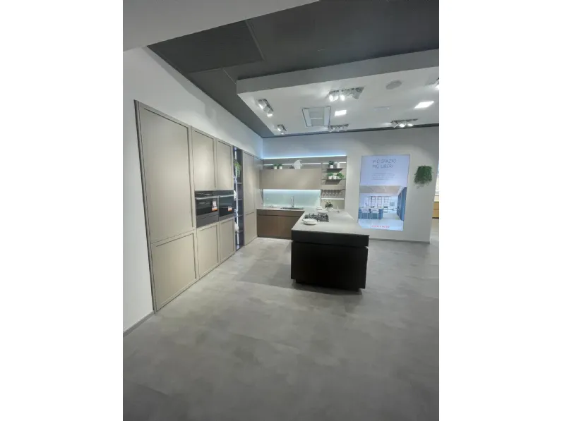Cucina con penisola in ##materiale## a prezzo ribassato 53%