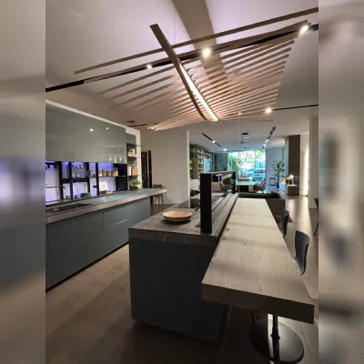Cucina con isola in vetro altri colori Cucina valcucine genius loci in vitrum  a prezzo scontato