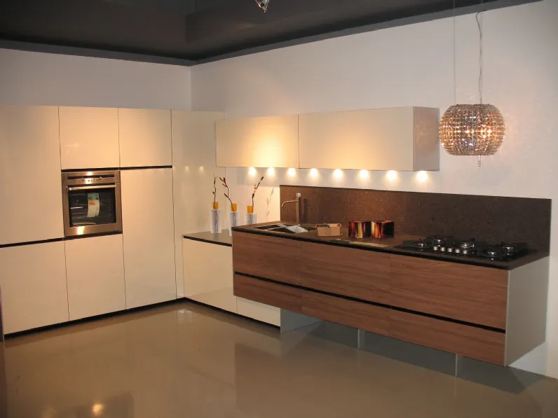 Cucina Valcucine design ad angolo noce in legno Artematica noce tattile