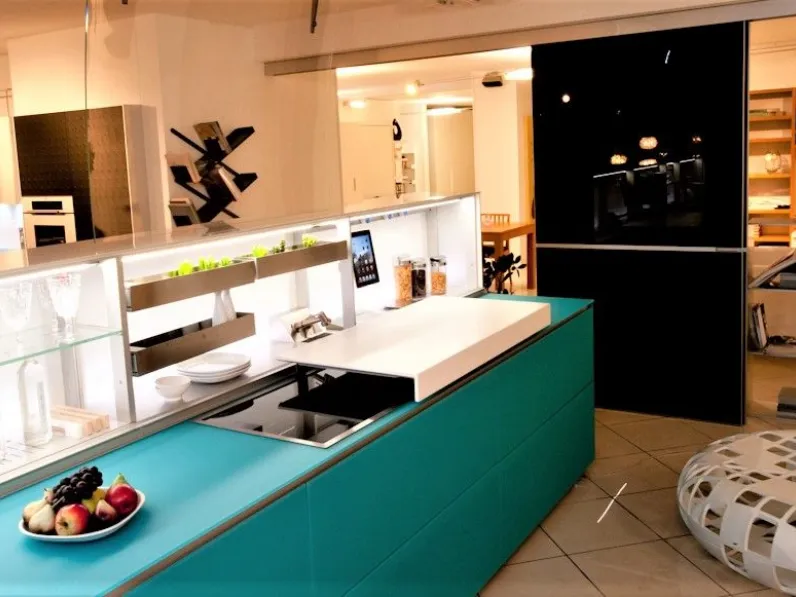 Cucina Valcucine design ad isola azzurra in vetro Cucina artematica vitrum di valcucine