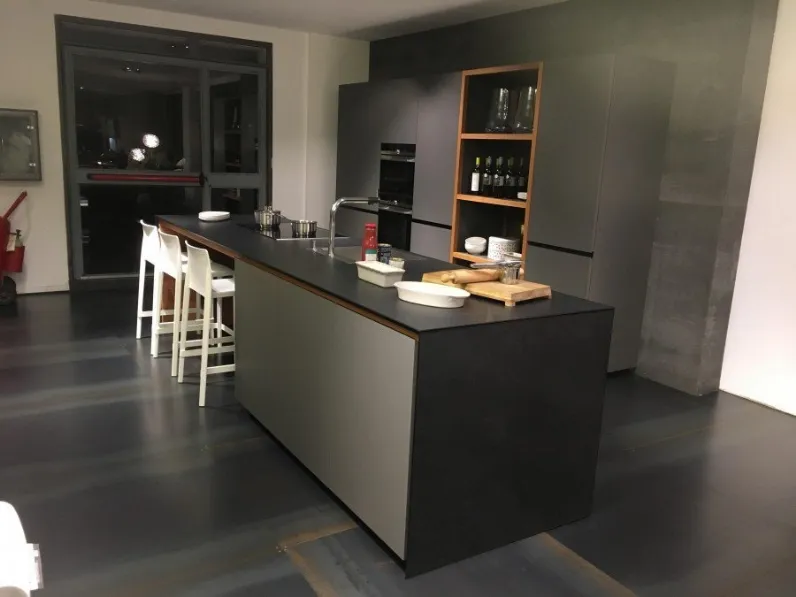 Cucina Valcucine moderna ad isola grigio in laminato opaco Forma mentis