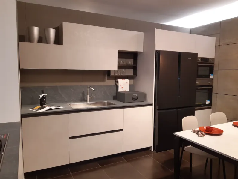 Cucina grigia design lineare Anice Valdesign scontata