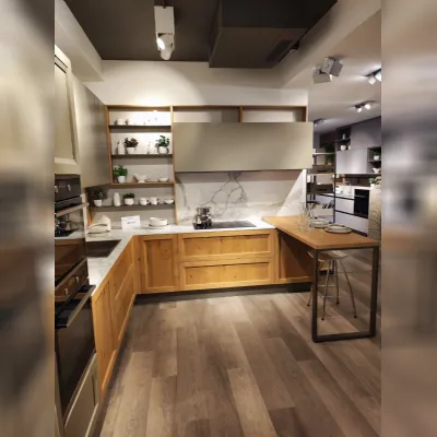 Cucina country con penisola Milano Veneta cucine a prezzo scontato