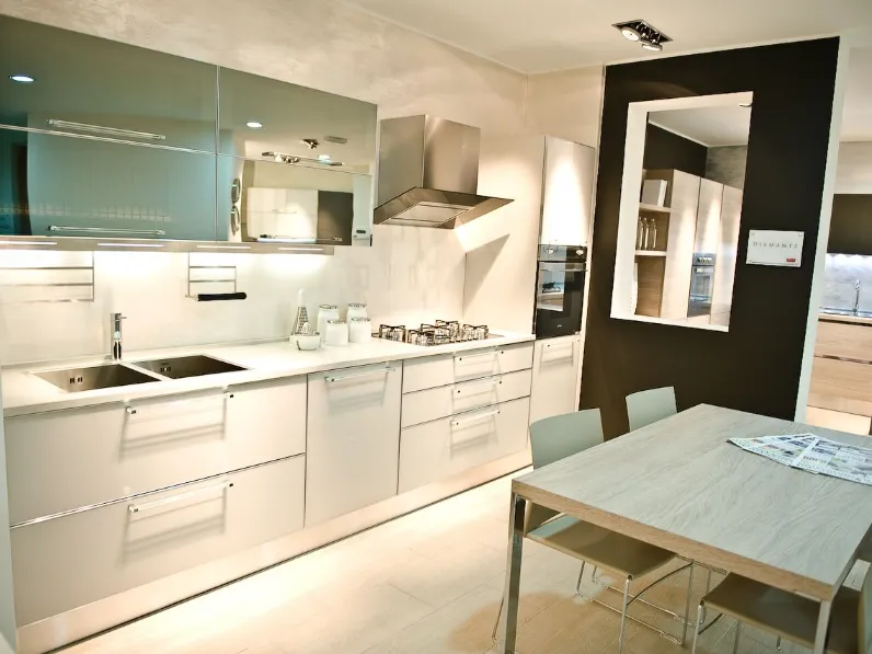 Cucina altri colori moderna lineare Diamante Veneta cucine in Offerta Outlet