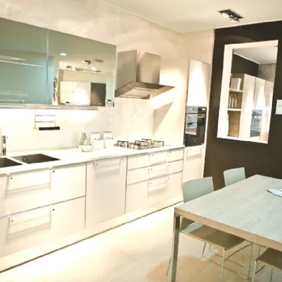 Cucina altri colori moderna lineare Diamante Veneta cucine in Offerta Outlet