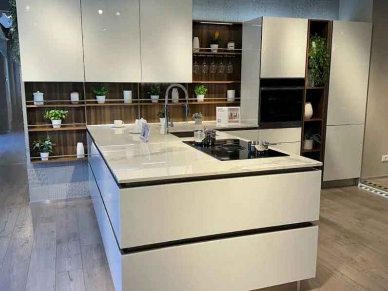 Cucina bianca moderna con penisola Ri-flex Veneta cucine a soli 17800