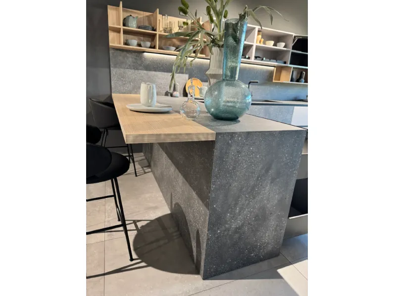 Cucina con penisola in vetro altri colori Zecchinon a prezzo ribassato