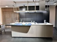 Cucina Poliform moderna con penisola altri colori in laccata opaco Phoenix