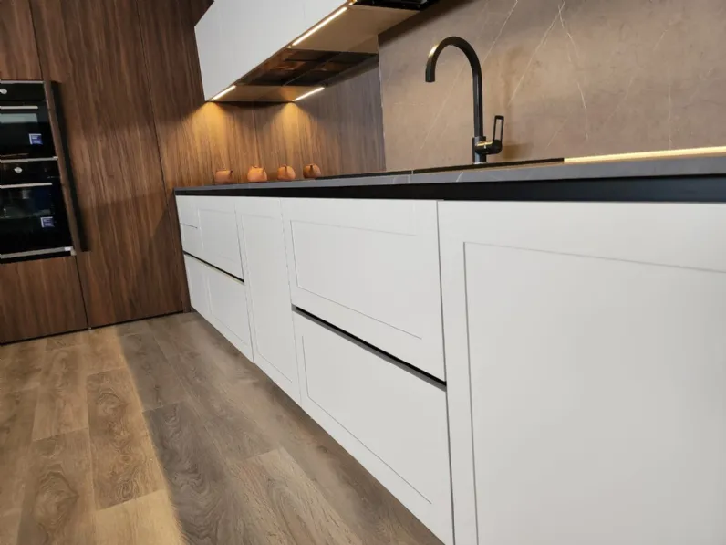 Cucina ad angolo in laccato opaco modello Crono7 ad un prezzo riservato 