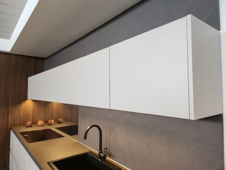 Cucina ad angolo in laccato opaco modello Crono7 ad un prezzo riservato 