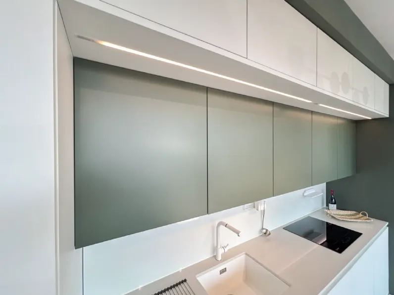 Cucina a prezzo ribassato lineare moderna Cucina trend verde opaco Forma 2000