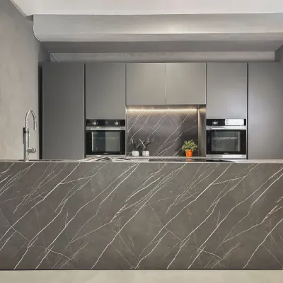 Cucina a prezzo ribassato con isola design Cucina maistri Maistri cucine