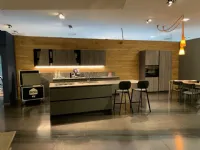 Cucina grigia moderna con isola Liberamente Scavolini a soli 11700