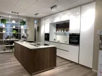 Cucina bianca moderna con isola Lounge Veneta cucine scontata
