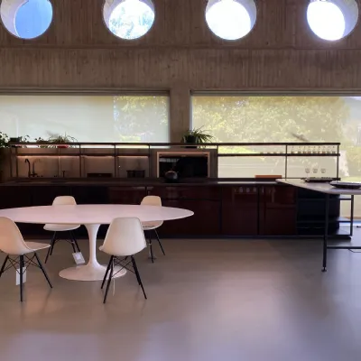 Scopri la cucina Boffi con penisola Salinas scontata del 63%. Un'occasione imperdibile per arredare la tua casa!