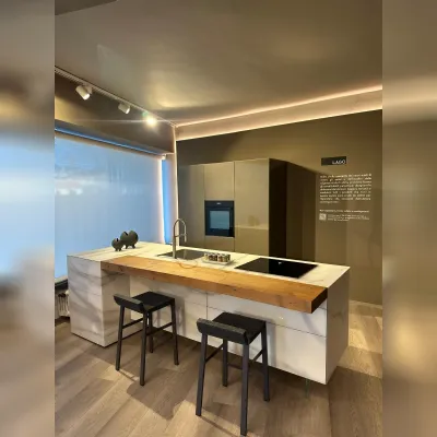 Cucina con isola design altri colori Lago Cucina 36e8 a soli 17100