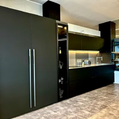 Scopri la cucina Glass Zampieri a prezzo scontato! Design unico e lineare.