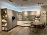 Scopri la cucina grigio moderna ad angolo Start time di Veneta Cucine a soli 7900!