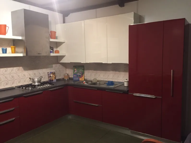 Cucina rossa moderna ad angolo Cucina veneta cucine sottocosto laccata Veneta cucine a soli 5500