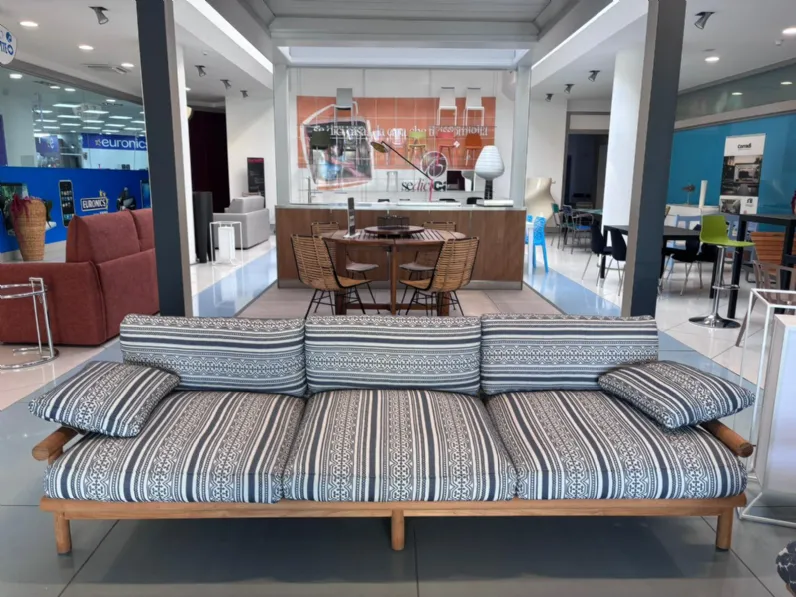 Divano da giardino B&b italia Ayana in offerta 