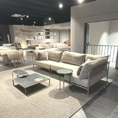 Divano per l'esterno Scab modello Flap con tavolini SCONTATO