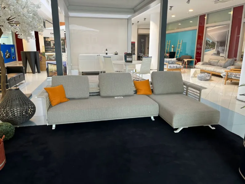 Divano per l'esterno Poltrona frau Solaria a prezzi outlet 