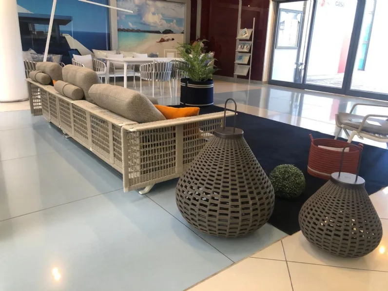 Divano da giardino Poltrona frau Solaria a prezzi outlet 