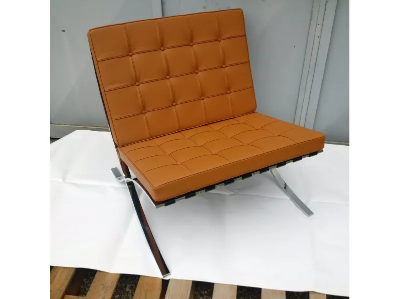 Barcelona Poltrona + Pouf - L.Mies Van Der Rohe - Proiezione - Pelle di Vari Colori