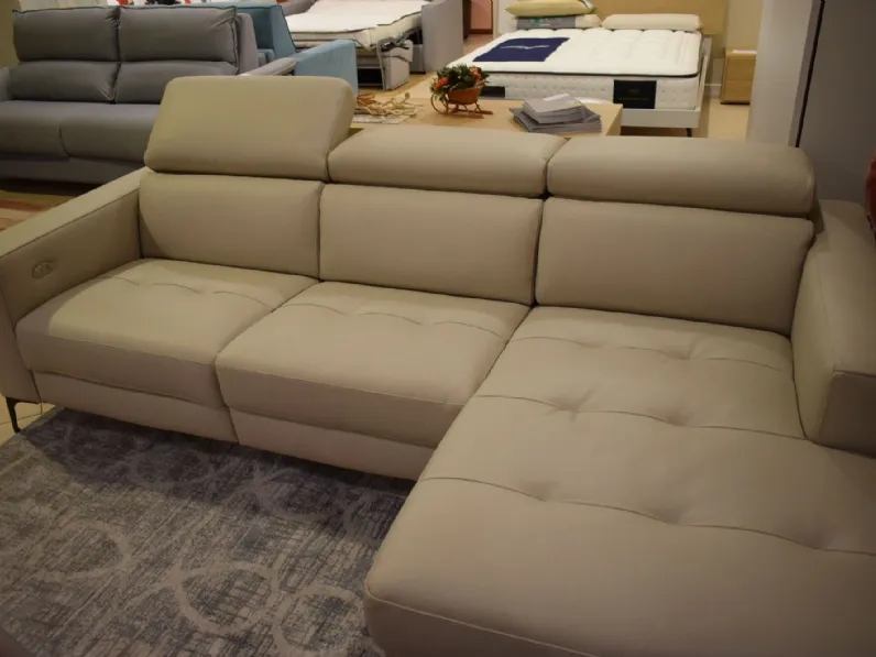 Divano Letto con penisola Matt Collezione esclusiva in Offerta Outlet a 2300 Euro