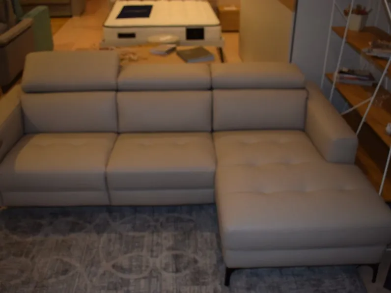 Divano Letto con penisola Matt Collezione esclusiva in Offerta Outlet a 2300 Euro