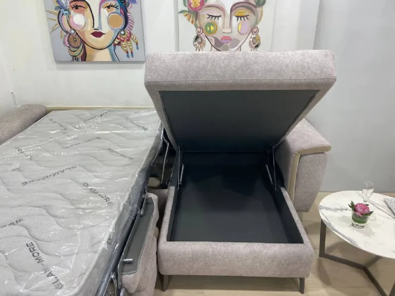 Divani letto con penisola Sasha di Collezione esclusiva a prezzo ribassato