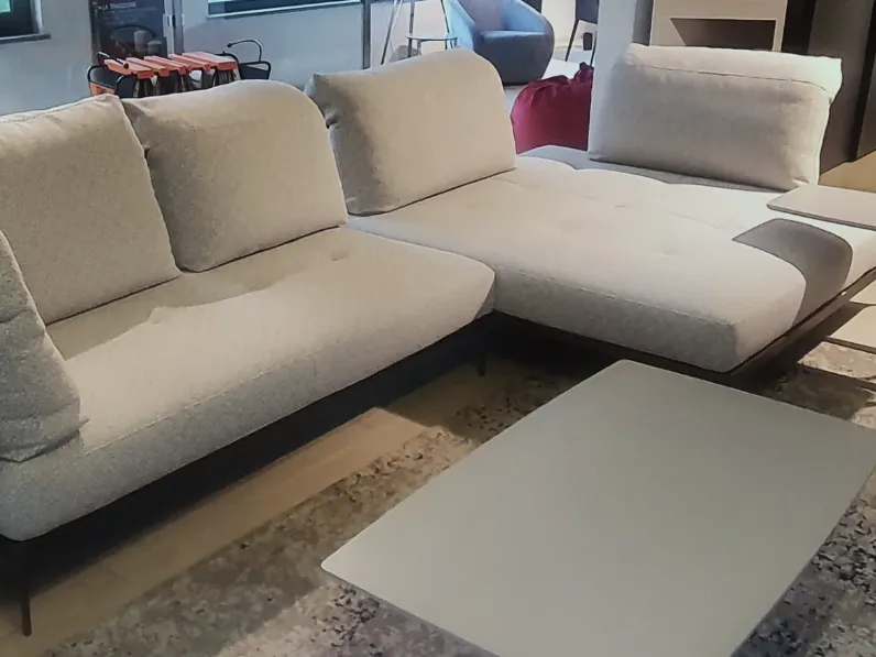 Divano Ada di Ditre italia in stile design a prezzo Outlet