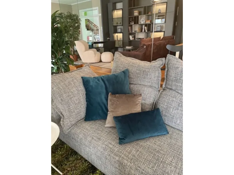 Divano in Tessuto stile design modello Aliante scontato - 50%