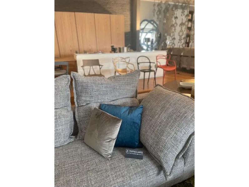 Divano in Tessuto stile design modello Aliante scontato - 50%