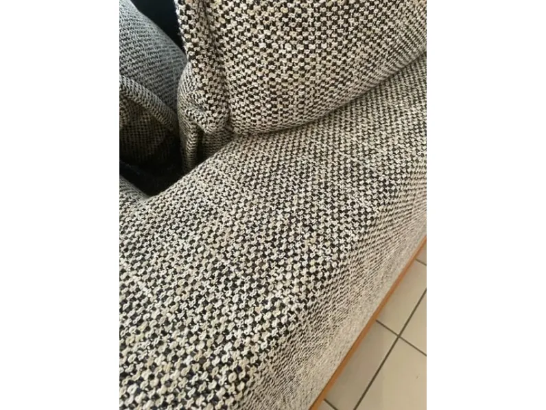 Divano in Tessuto stile design modello Aliante scontato - 50%