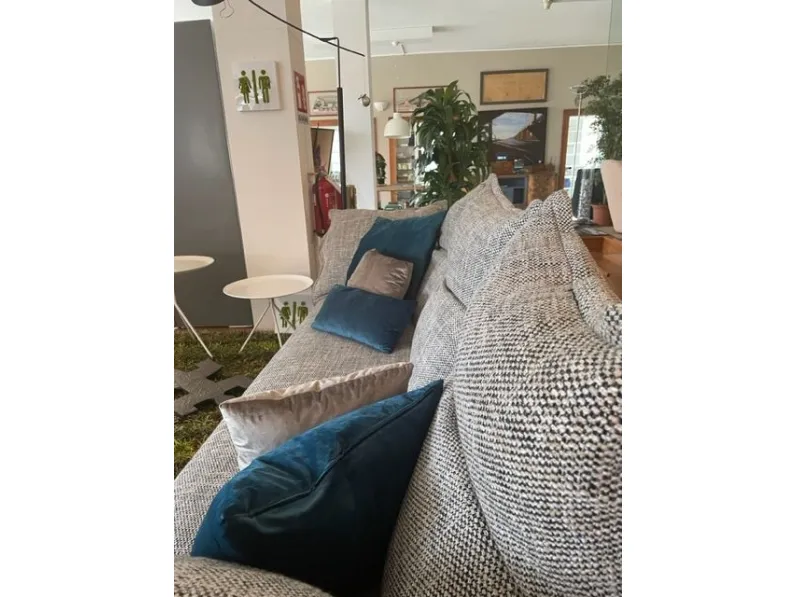 Divano in Tessuto stile design modello Aliante scontato - 50%