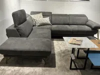 Divano Avery  di La casa moderna in stile moderno in Offerta Outlet