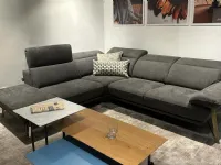 Divano Avery  di La casa moderna in stile moderno in Offerta Outlet