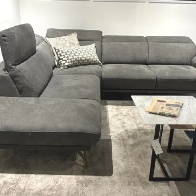 Divano Avery  di La casa moderna in stile moderno in Offerta Outlet