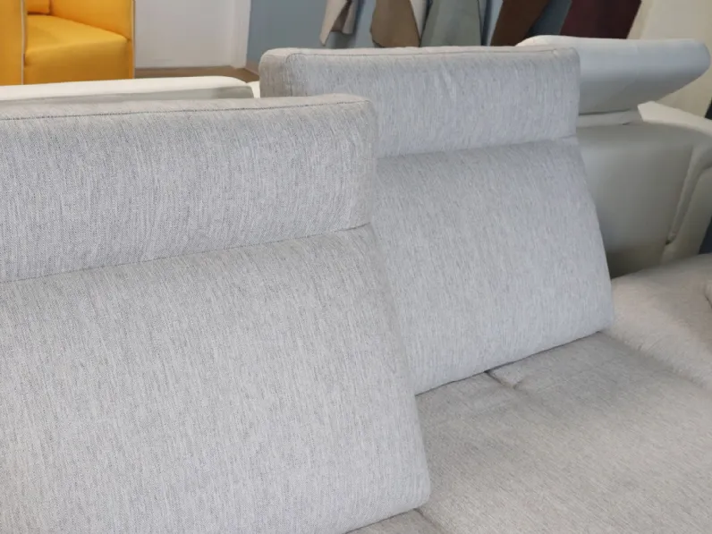 Divano Angolare modello Emmet di Le comfort con forte sconto