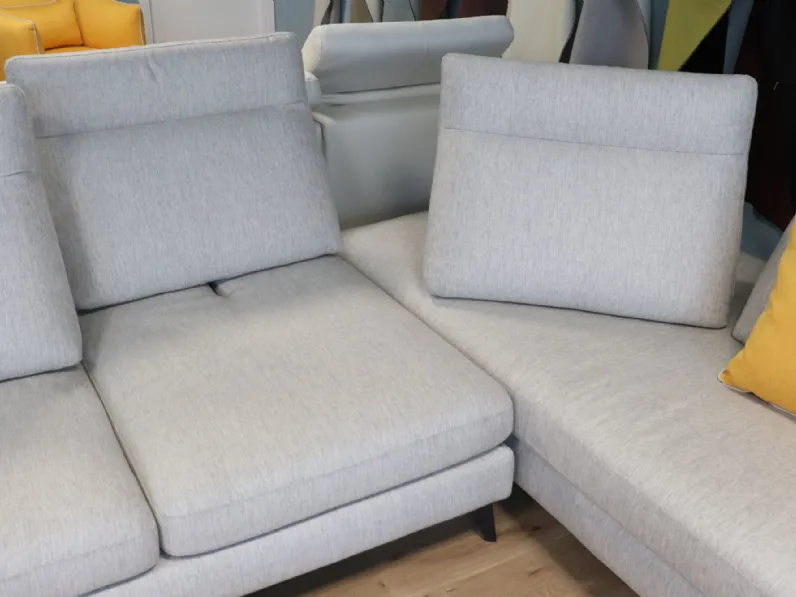 Divano Angolare modello Emmet di Le comfort con forte sconto