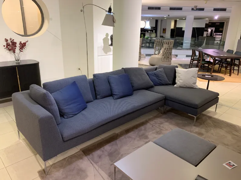 Divano Charles 20° in Tessuto B&b italia a prezzo ribassato