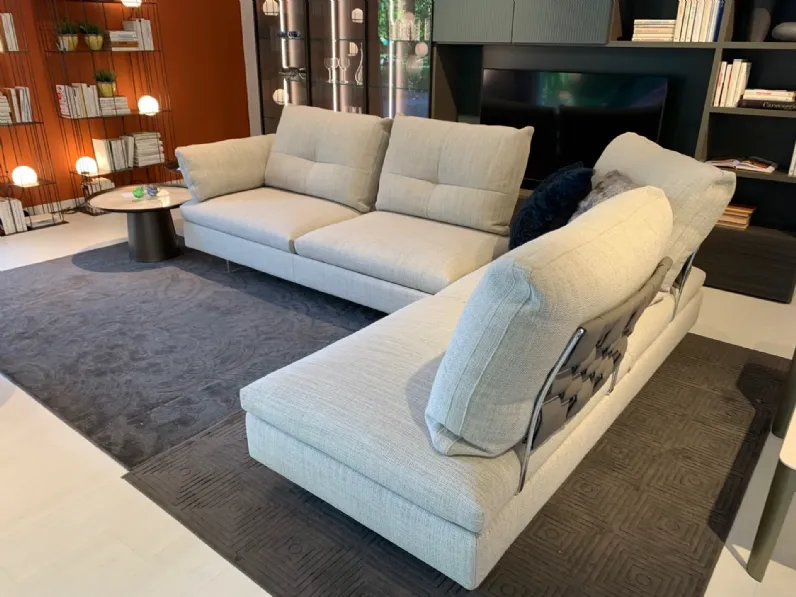 Divano New limes di Saba in stile design a prezzo Outlet
