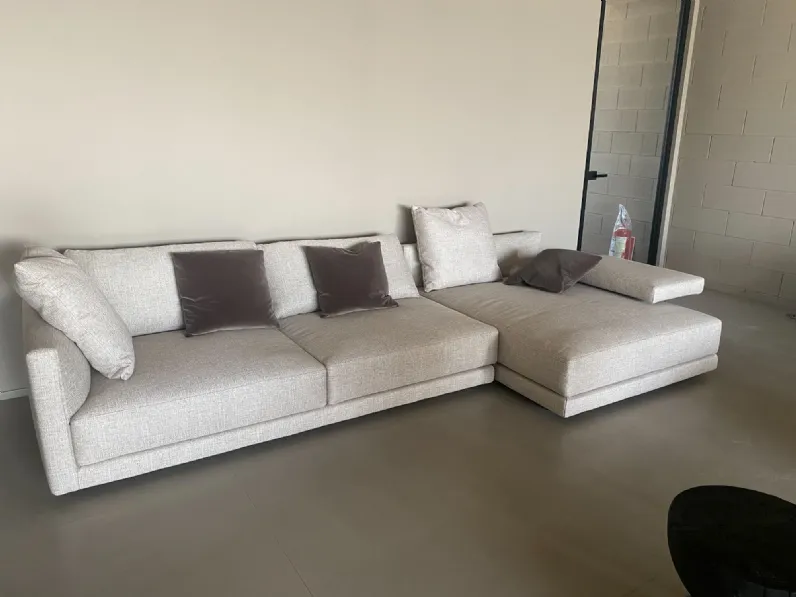 Divano angolare modello Bristol di Poliform a prezzi outlet