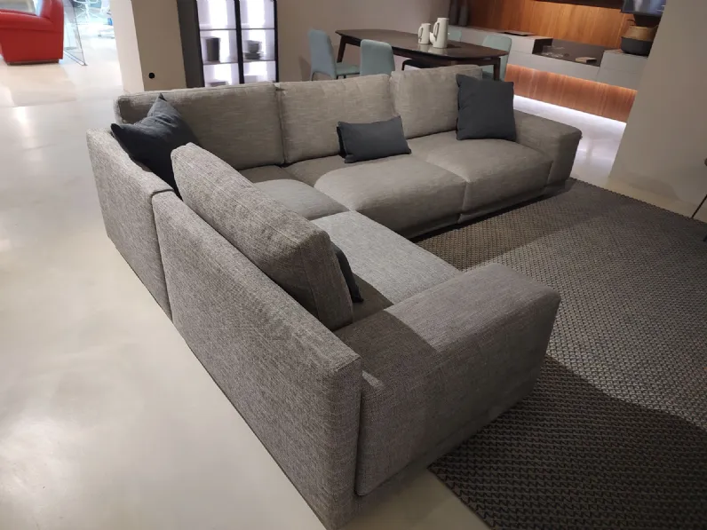 Progetta la tua casa con il divano angolare Mac Novamobili a un prezzo imbattibile!